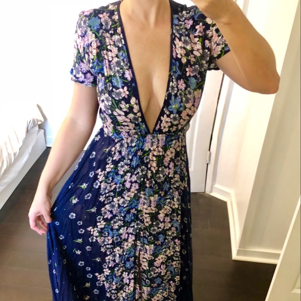 SELFIE LESLIE Blue Floral Deep V Maxi Dress